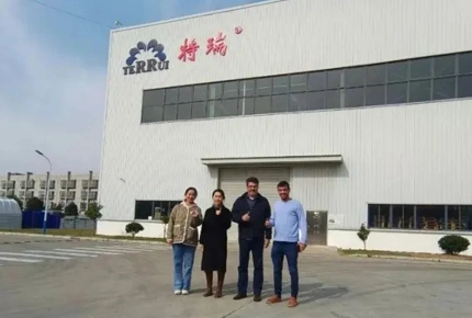 Un recorrido por nuestra fábrica de equipos de ganado de Terruri: aspectos destacados de nuestros abrevaderos de agua de vaca, fanáticos del ganado y huches de terneros